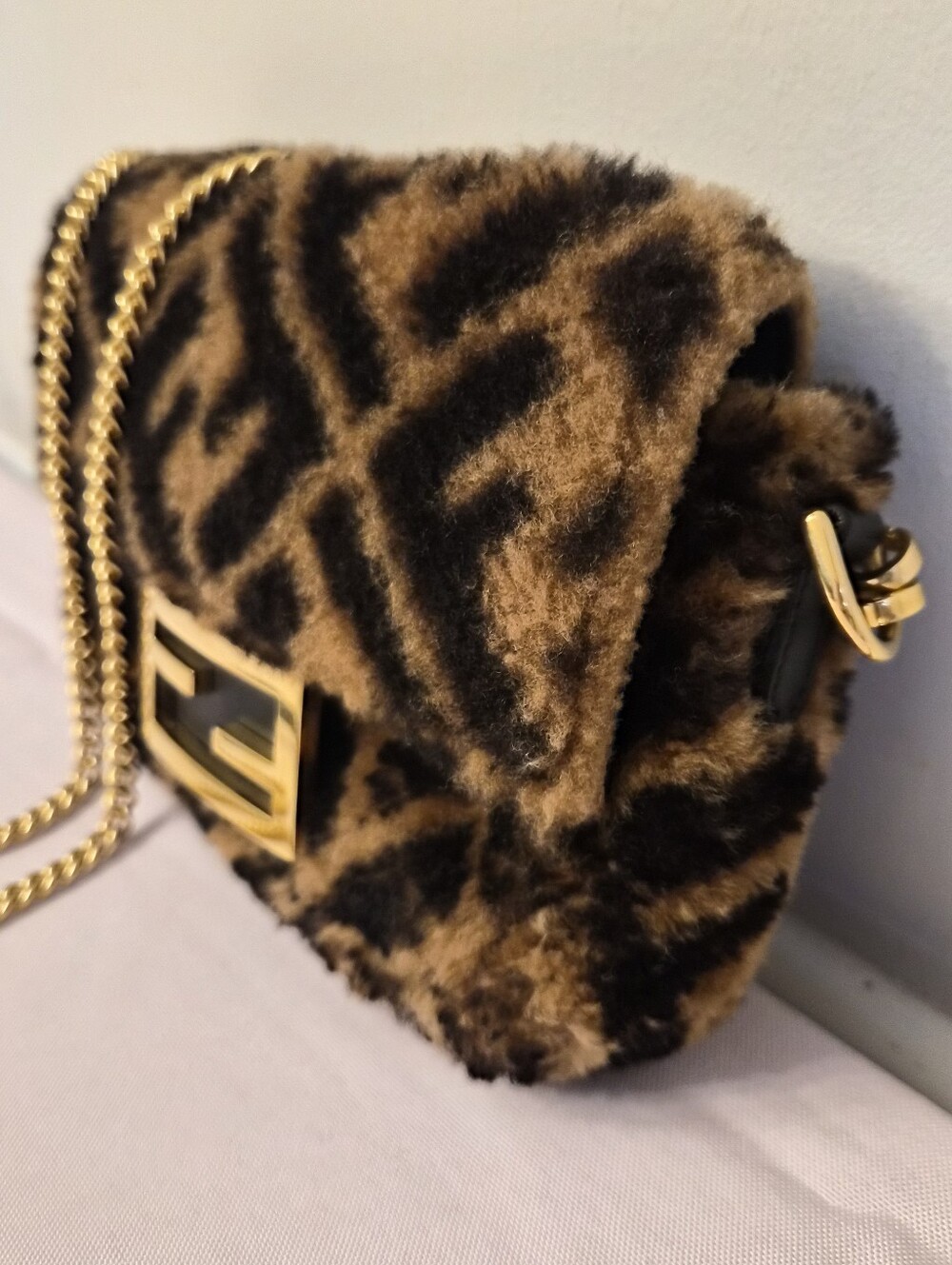 Fendi Mini Baguette – FF Shearling - Picture 2 of 11